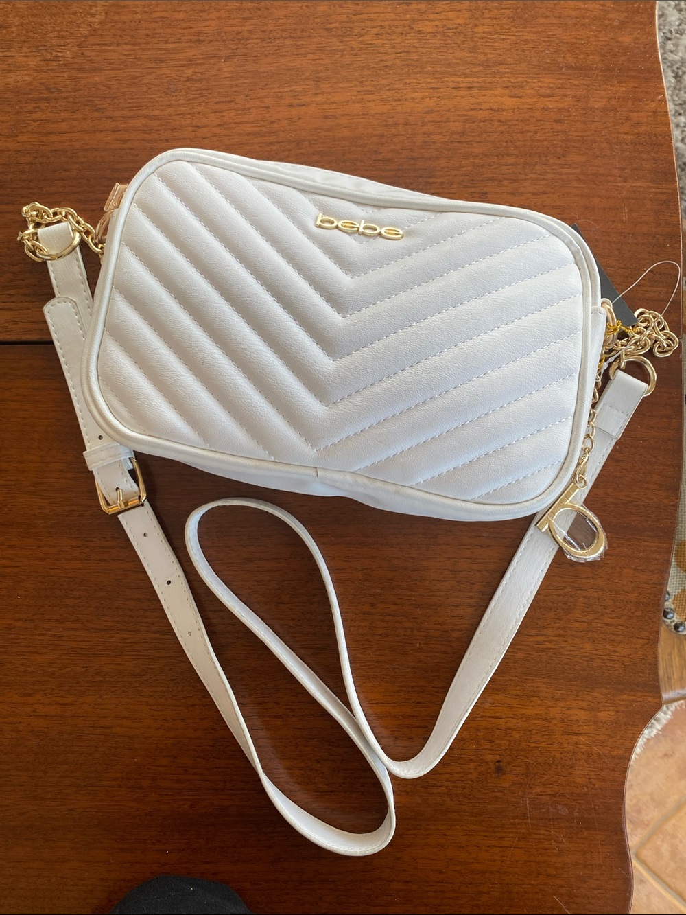 bebe , Los Angeles,White Quilted Crossbody with Gold Chain Accents - Picture 2 of 12